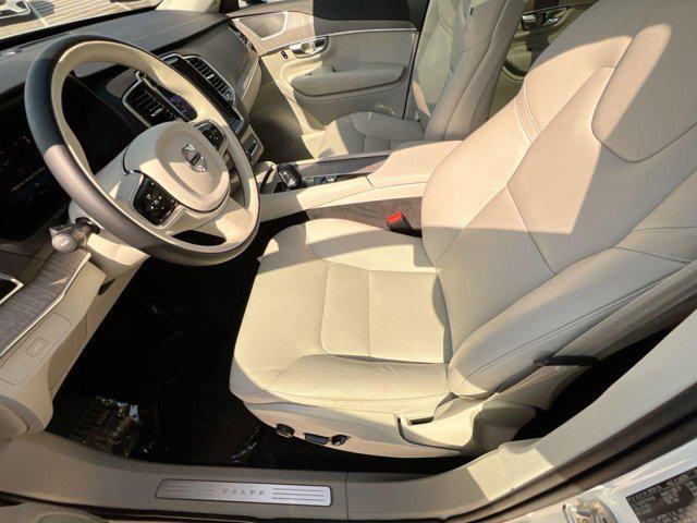 Photo of 2023 Crystal White Metallic Volvo XC90