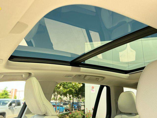Photo of 2023 Crystal White Metallic Volvo XC90