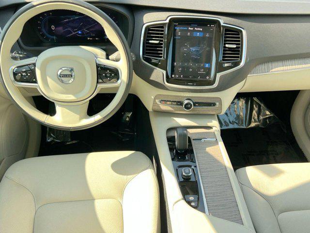 Photo of 2023 Crystal White Metallic Volvo XC90