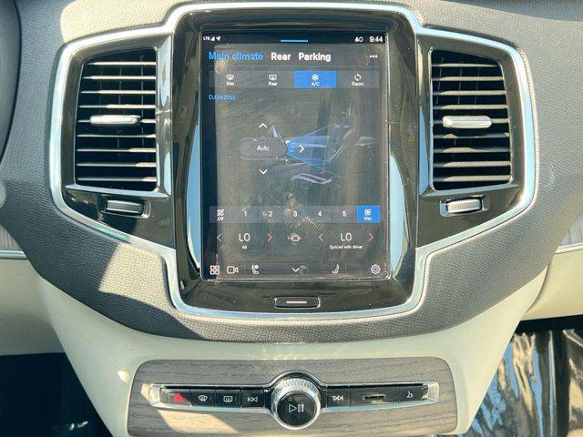 Photo of 2023 Crystal White Metallic Volvo XC90