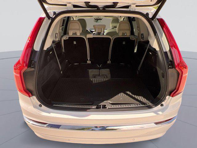 Photo of 2023 Crystal White Metallic Volvo XC90