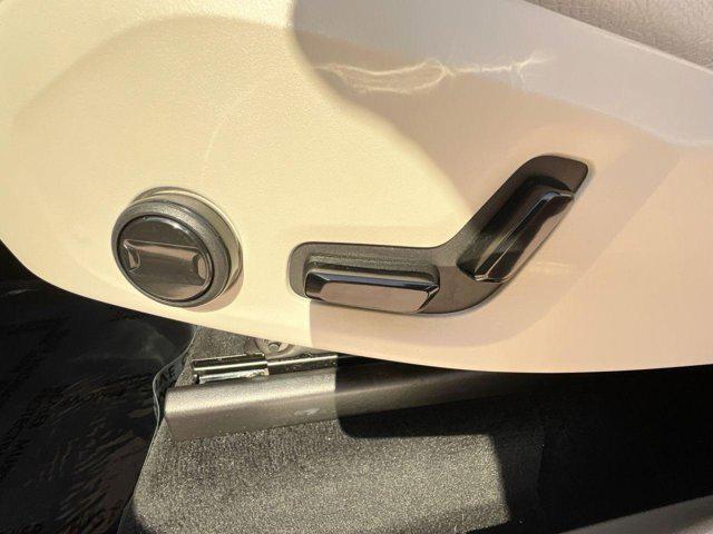 Photo of 2023 Crystal White Metallic Volvo XC90