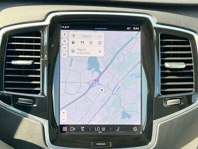 Photo of 2023 Crystal White Metallic Volvo XC90