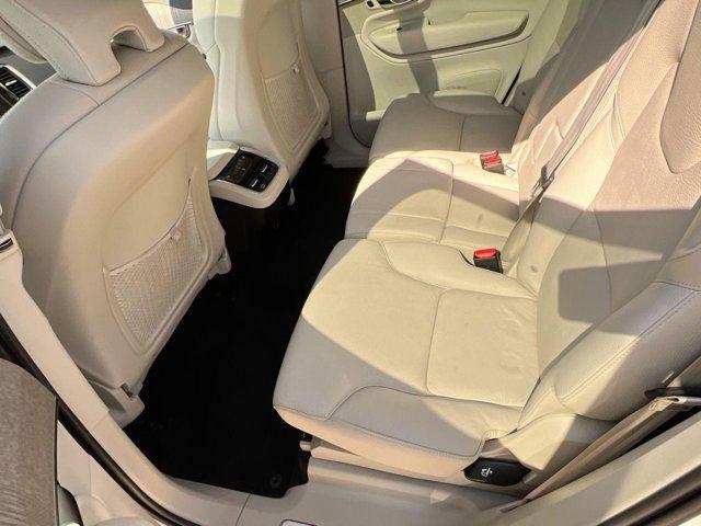 Photo of 2023 Crystal White Metallic Volvo XC90