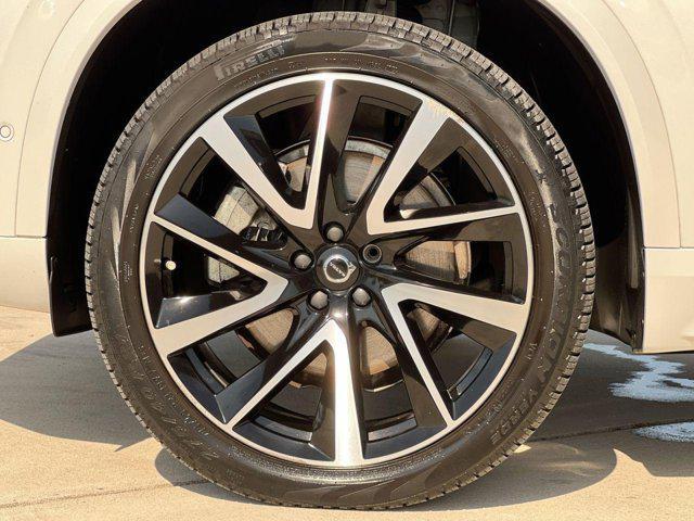 Photo of 2023 Crystal White Metallic Volvo XC90