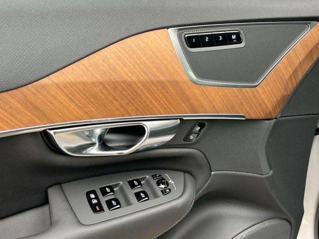 Photo of 2025 Silver Dawn Metallic Volvo XC90