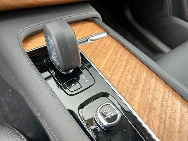 Photo of 2025 Silver Dawn Metallic Volvo XC90