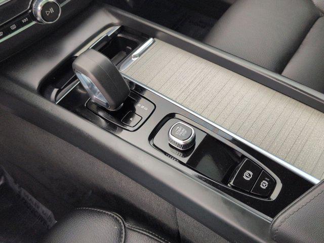 Photo of 2025 Onyx Black Metallic Volvo XC60