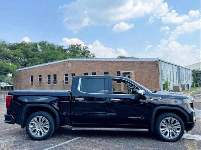 Photo of 2022 Onyx Black GMC Sierra 1500