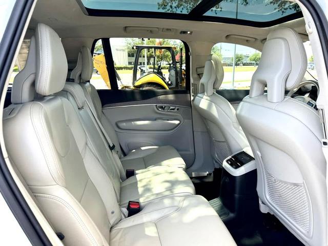 Photo of 2021 WHITE Volvo XC90 Recharge Plug-In Hybrid