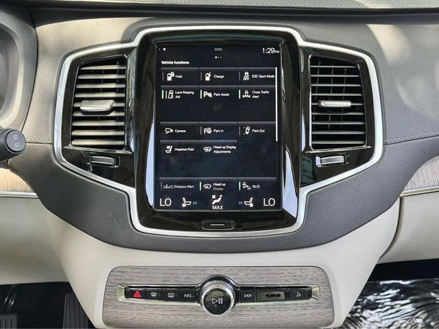 Photo of 2021 WHITE Volvo XC90 Recharge Plug-In Hybrid