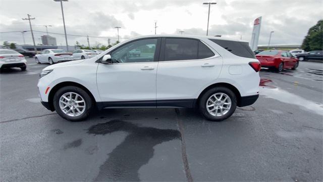 Photo of 2023 Summit White Chevrolet Equinox