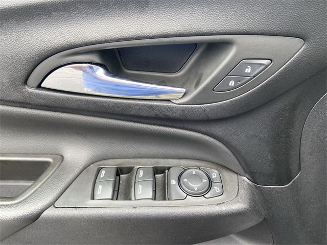 Photo of 2023 Summit White Chevrolet Equinox