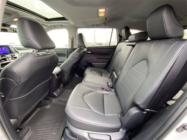 Photo of 2024 Wind Chill Pearl Toyota Highlander Hybrid