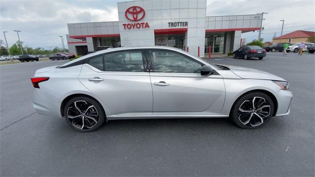 Photo of 2023 Brilliant Silver Metallic Nissan Altima