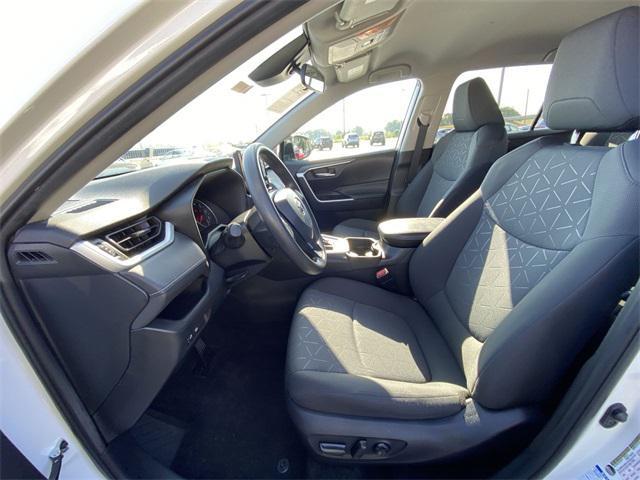 Photo of 2021 Super White Toyota RAV4