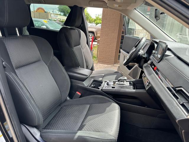 Photo of 2022 BLACK Mitsubishi Outlander