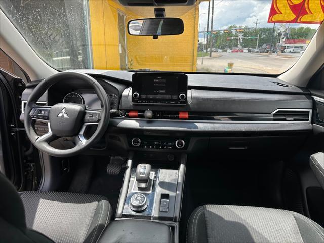Photo of 2022 BLACK Mitsubishi Outlander