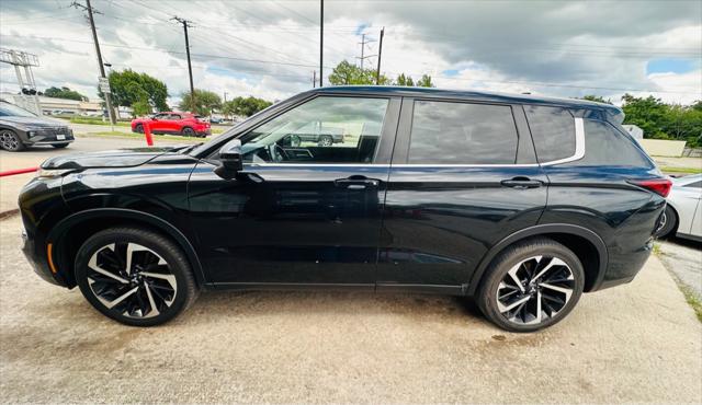 Photo of 2022 BLACK Mitsubishi Outlander