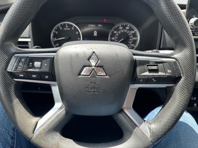 Photo of 2022 BLACK Mitsubishi Outlander