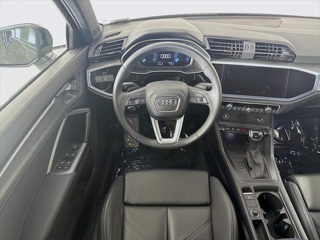 Photo of 2024 Black Metallic Audi Q3
