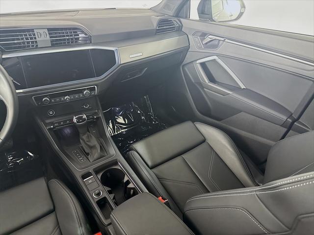 Photo of 2024 Black Metallic Audi Q3