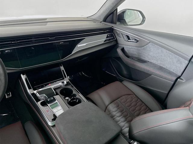 Photo of 2025 Carrara White Audi RS Q8