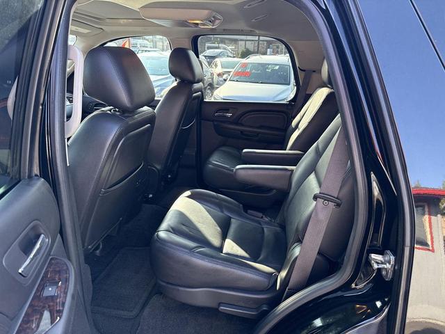 Photo of 2012 Carbon Black Metallic GMC Yukon