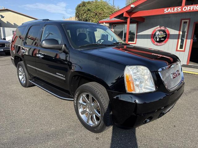 Photo of 2012 Carbon Black Metallic GMC Yukon