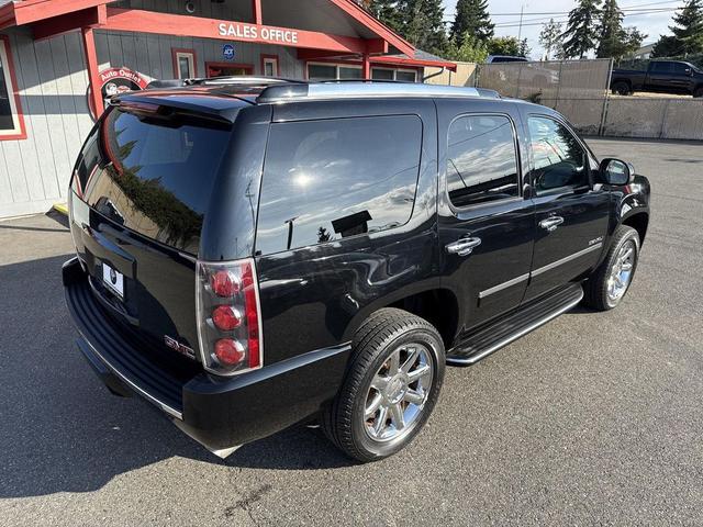 Photo of 2012 Carbon Black Metallic GMC Yukon