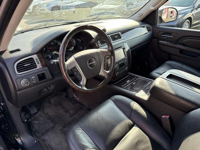 Photo of 2012 Carbon Black Metallic GMC Yukon
