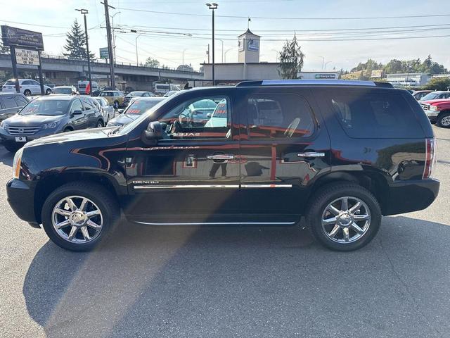 Photo of 2012 Carbon Black Metallic GMC Yukon