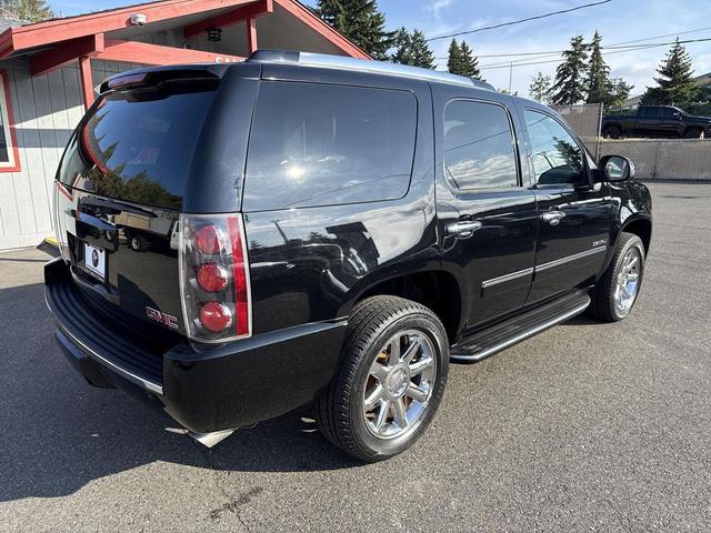 Photo of 2012 Carbon Black Metallic GMC Yukon