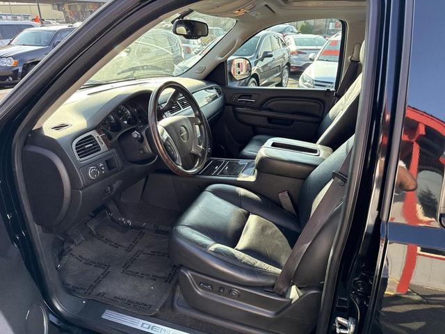 Photo of 2012 Carbon Black Metallic GMC Yukon