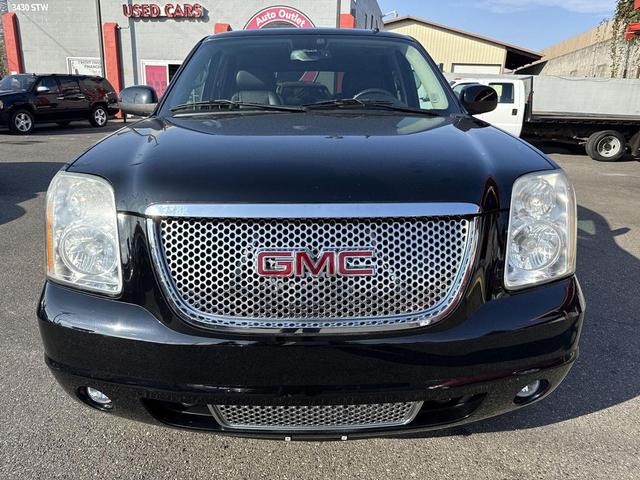 Photo of 2012 Carbon Black Metallic GMC Yukon