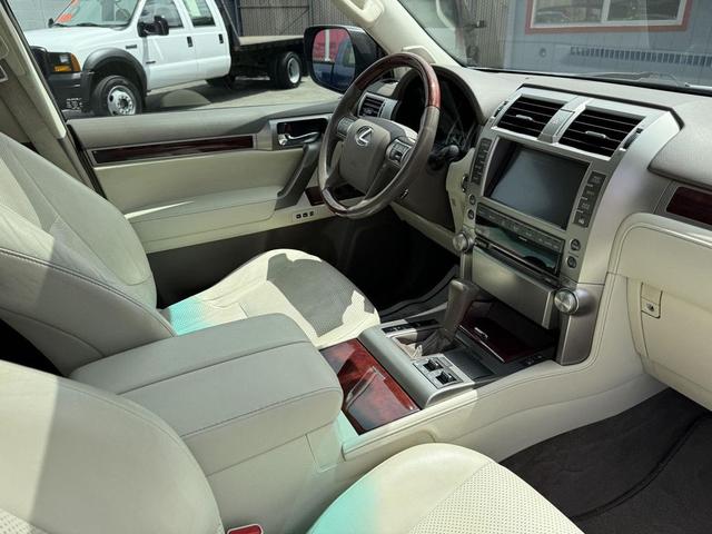 Photo of 2011 Tungsten Pearl Lexus GX 460