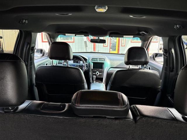 Photo of 2016 Magnetic Metallic Ford Explorer