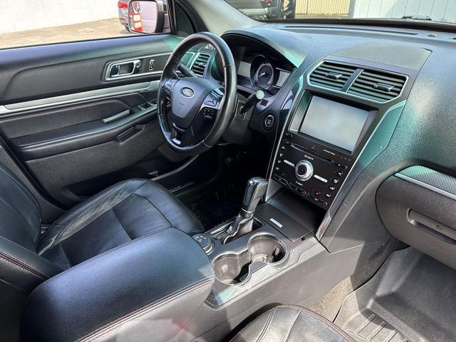 Photo of 2016 Magnetic Metallic Ford Explorer