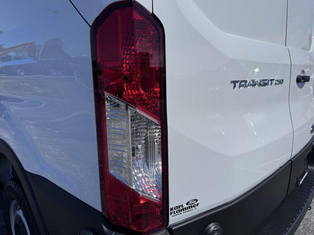 Photo of 2025 Oxford White Ford Transit-250