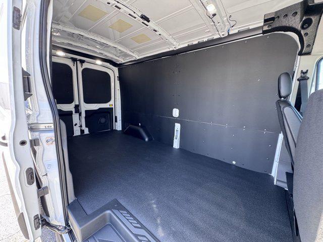 Photo of 2025 Oxford White Ford Transit-250