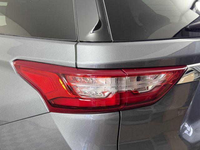 Photo of 2021 Satin Steel Metallic Chevrolet Traverse