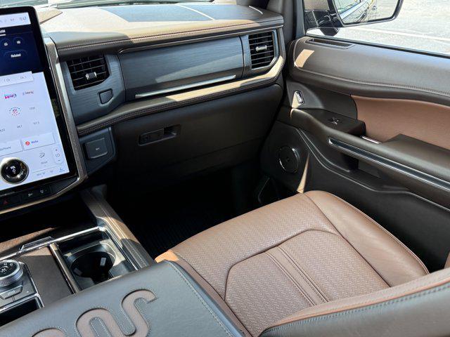 Photo of 2023 Agate Black Metallic Ford Expedition