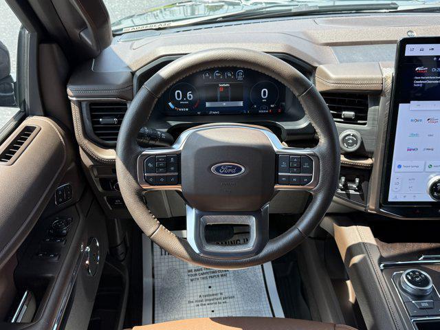 Photo of 2023 Agate Black Metallic Ford Expedition
