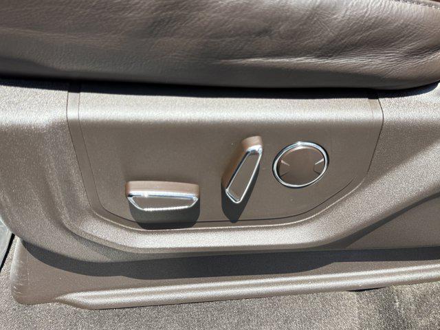 Photo of 2023 Agate Black Metallic Ford Expedition