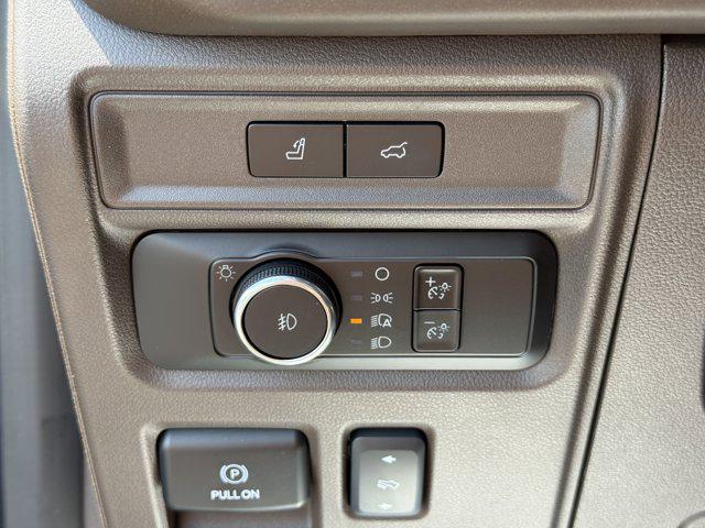 Photo of 2023 Agate Black Metallic Ford Expedition