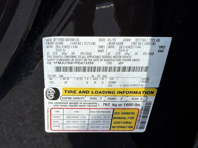 Photo of 2023 Agate Black Metallic Ford Expedition