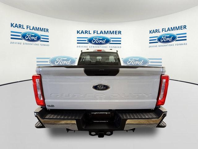 Photo of 2025 Oxford White Ford F-250