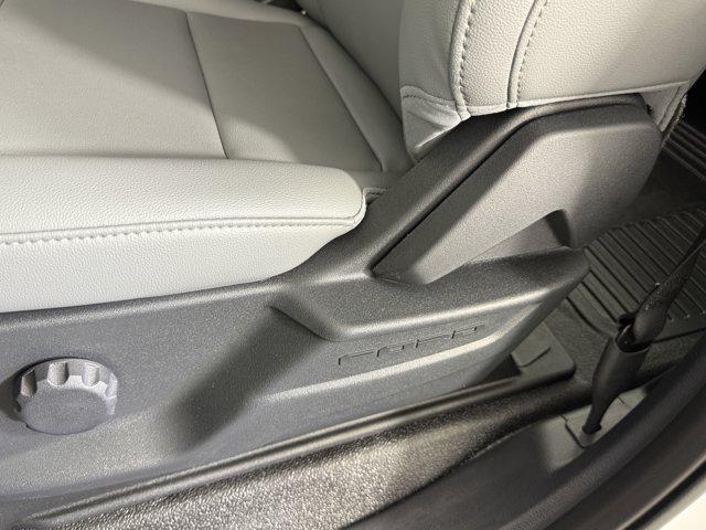 Photo of 2025 Oxford White Ford F-250