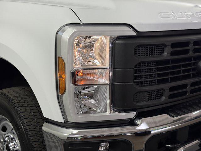 Photo of 2025 Oxford White Ford F-250