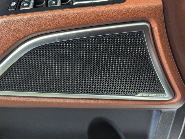 Photo of 2023 Glacial White Pearl Kia Telluride